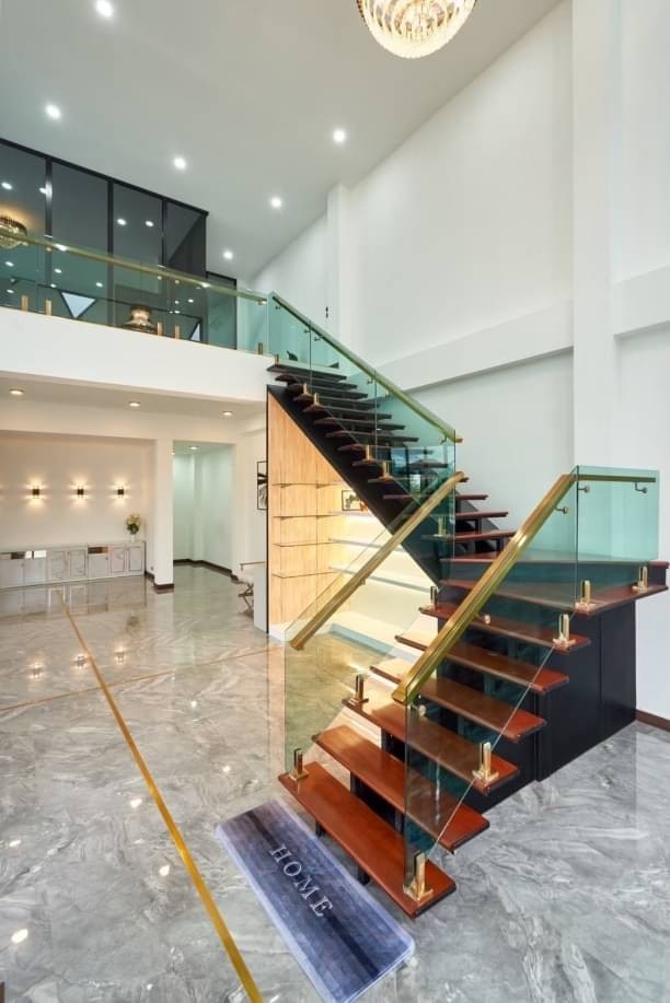 สำหรับนักลงทุนที่มองหา อาคารพาณิช​ย์ทำเลดี​ พื้นที่เยอะ​ อยู่​ในแหล่งค้าขาย 16.9 ล้าน อาคารพาณิชย์ 2 ชั้น ติดถนนลาดยาง