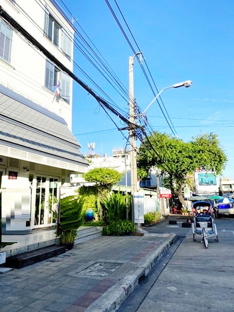 ตลาดเทเวศร์ ลูกหลวงBTSราชเทวี สามเสน ศรีอยุธยา  ร้านค้าให้เช่า 1 ชั้น ทำเลดีเหมาะสำหรับ โชว์รูม  เสริมสวย 26 ตรม. 3จอดรถ 1แอร์