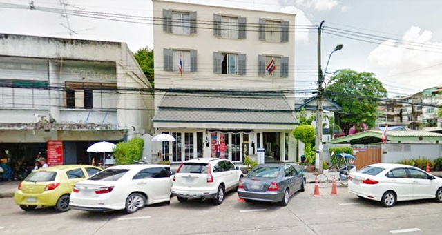 ตลาดเทเวศร์ ลูกหลวงBTSราชเทวี สามเสน ศรีอยุธยา  ร้านค้าให้เช่า 1 ชั้น ทำเลดีเหมาะสำหรับ โชว์รูม  เสริมสวย 26 ตรม. 3จอดรถ 1แอร์