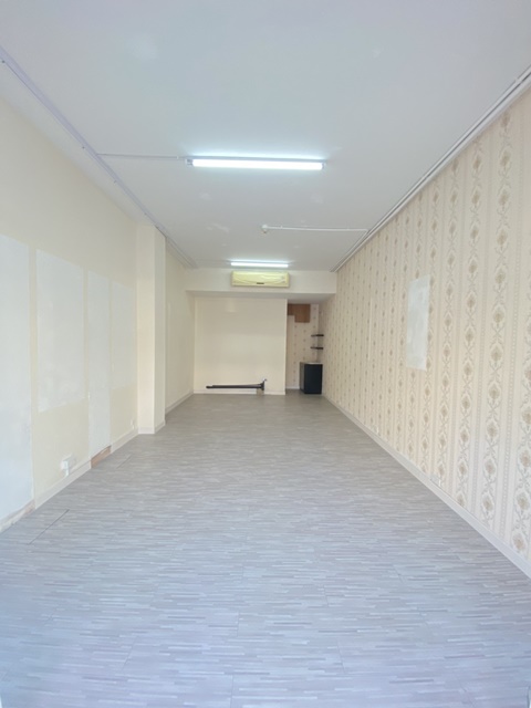 ตลาดเทเวศร์ ลูกหลวงBTSราชเทวี สามเสน ศรีอยุธยา  ร้านค้าให้เช่า 1 ชั้น ทำเลดีเหมาะสำหรับ โชว์รูม  เสริมสวย 26 ตรม. 3จอดรถ 1แอร์