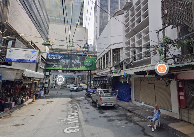 ให้เช่าห้องเปล่า1ชั้น ใกล้ MRTศาลาแดง พื้นที่โล่ง กว้าง  330 ตรม. ตลาด พัฒน์พงษ์ 100ตรว. 2น้ำ 