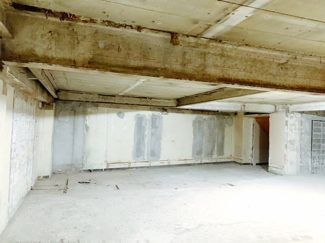 ตลาดพัฒน์พงษ์ 102ตรว 2น้ำ ใกล้ MRTศาลาแดง ให้เช่าห้องเปล่า1ชั้น พื้นที่โล่ง กว้าง  333 ตรม. 