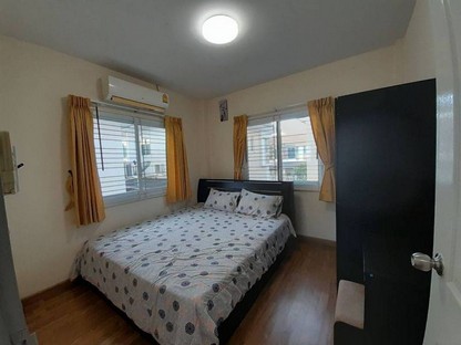 ทาวน์เฮาส์ 2ชั้น พร้อมเข้าอยู่ เฟอร์ฯครบทุกฟังก์ชั่นการใช้งาน ทำเลดี เข้าออกถนนเส้นหลักศรีราชาได้สะดวก