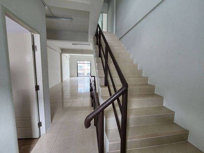 อาคารพาณิชย์ 4ชั้น ทำเลใกล้สุขุมวิท สภาพใหม่ 99.99% ราคาเท่าทุน ต่อเติมออฟฟิศ และห้องนอน พร้อมสำหรับธุรกิจขนาดย่อม ห่างสุขุมวิทเพียง 300ม.