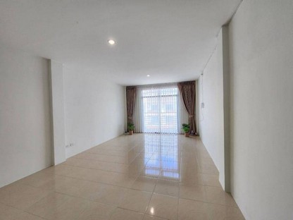 อาคารพาณิชย์ 4ชั้น ทำเลใกล้สุขุมวิท สภาพใหม่ 99.99% ราคาเท่าทุน ต่อเติมออฟฟิศ และห้องนอน พร้อมสำหรับธุรกิจขนาดย่อม ห่างสุขุมวิทเพียง 300ม.