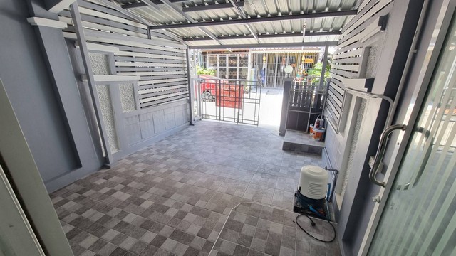 ขาย ทาวน์เฮ้าส์  พงษ์ศิริชัย4 หลุดจอง หนองแขม  ราคาพิเศษ  1.64 ลบ.