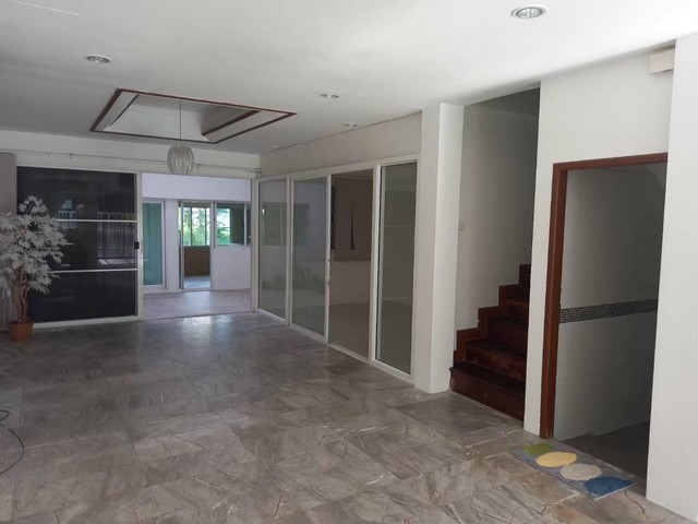 ให้เช่าทาวน์โฮมซอย เสริมสุข 4 พื้นที่ใช้สอย 250 ตร.ม. 4ห้องนอน  ใกล้ทางด่วนรัชดาภิเษก MRT จตุจักร เหมาะทำโฮมออฟฟิศ ย่านจตุจักร ประชาชื่น