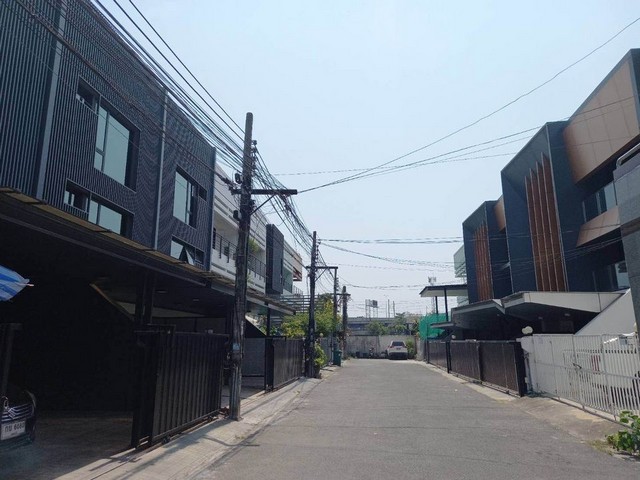 ให้เช่าทาวน์โฮมซอย เสริมสุข 4 พื้นที่ใช้สอย 250 ตร.ม. 4ห้องนอน  ใกล้ทางด่วนรัชดาภิเษก MRT จตุจักร เหมาะทำโฮมออฟฟิศ ย่านจตุจักร ประชาชื่น