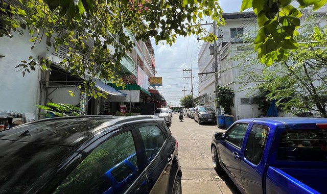 ขายอาคารพาณิชย์  อำเภอเมืองสมุทรสาคร  สมุทรสาคร (PKK04-05865)