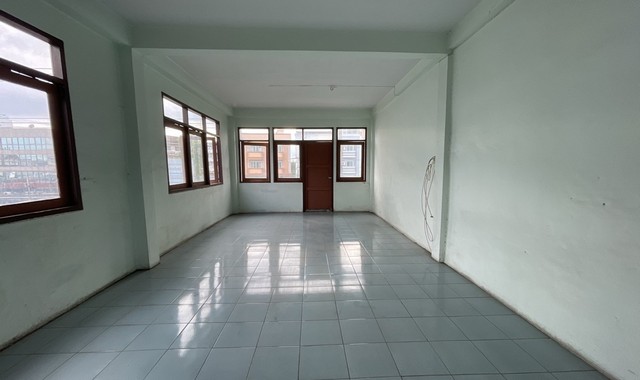 ขายอาคารพาณิชย์  อำเภอเมืองสมุทรสาคร  สมุทรสาคร (PKK04-05072)