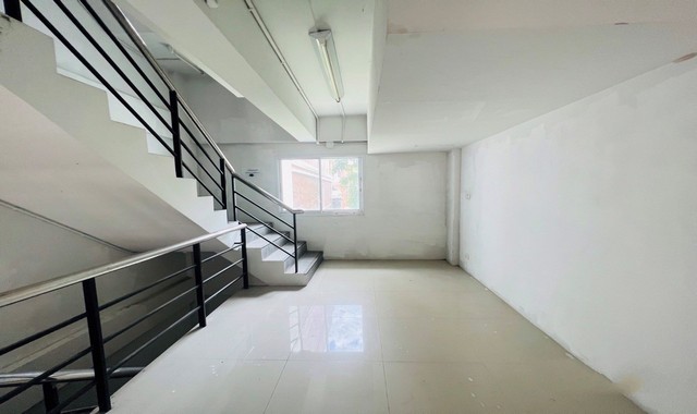 ขายอาคารพาณิชย์ หมู่บ้านทิวลิป สแควร์ สมุทรสาคร (PKK04-06110)