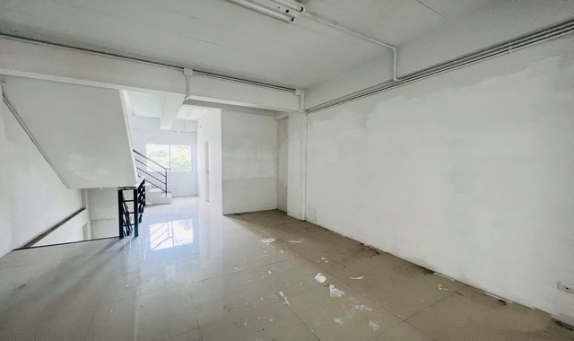 ขายอาคารพาณิชย์ หมู่บ้านทิวลิป สแควร์ สมุทรสาคร (PKK04-06110)