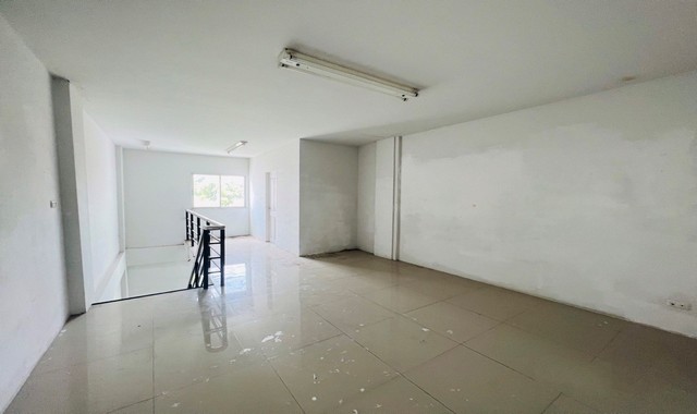 ขายอาคารพาณิชย์ หมู่บ้านทิวลิป สแควร์ สมุทรสาคร (PKK04-06110)