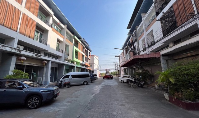 ขายอาคารพาณิชย์   หมู่บ้านเดอะมันนี่ สมุทรสาคร (PKK04-06013)