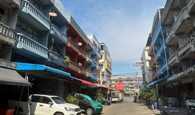 ขายอาคารพาณิชย์   หมู่บ้านศรีเพชร 2 สมุทรสาคร (PKK04-04545)