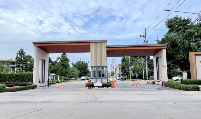 ขายทาวน์เฮ้าส์  หมู่บ้านโกลเด้น ทาวน์ พระราม 2 สมุทรสาคร (PKK03-05750)