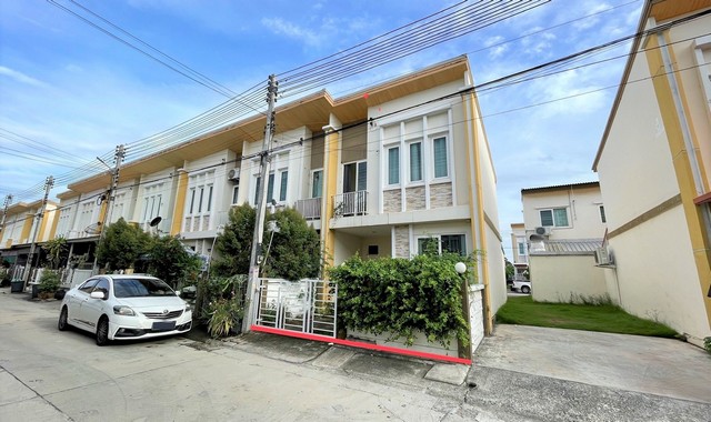 ขายทาวน์เฮ้าส์  หมู่บ้านโกลเด้น ทาวน์ พระราม 2 สมุทรสาคร (PKK03-05750)