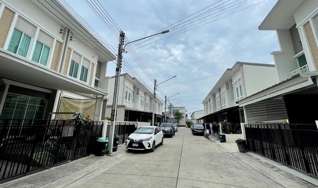 ขายทาวน์เฮ้าส์  หมู่บ้านเวียสเต้ พระราม 2 สมุทรสาคร (PKK03-05703)