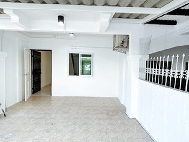 ใกล้MRT ลาดพร้าว 83 บ้านเช่า ทาวน์เฮ้าส์ 2 ชั้น รีโนเวทใหม่ เซ็นทรัลอิสต์วิลล์  20ตรว.เช่า 2นอน 2น้ำ 3แอร์ 1จอดรถ