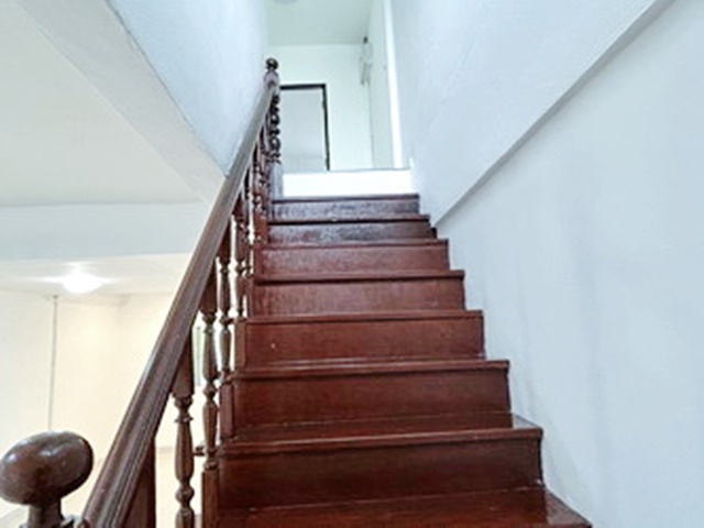 ใกล้MRT ลาดพร้าว 83 บ้านเช่า ทาวน์เฮ้าส์ 2 ชั้น รีโนเวทใหม่ เซ็นทรัลอิสต์วิลล์  20ตรว.เช่า 2นอน 2น้ำ 3แอร์ 1จอดรถ