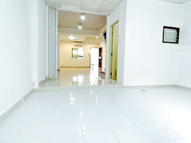 เซ็นทรัลอิสต์วิลล์ 21ตรว. ใกล้MRT ลาดพร้าว 85 บ้านเช่า ทาวน์เฮ้าส์ 2 ชั้น รีโนเวทใหม่ 2นอน 2น้ำ 3แอร์ 1จอดรถ