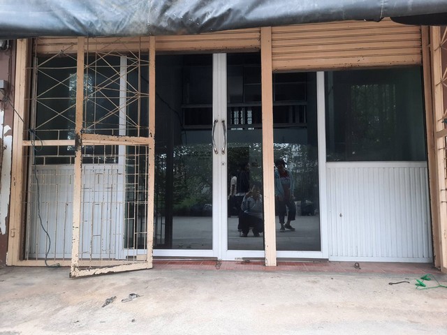 ขายด่วนๆ ตึกอาคารพาณิชย์ 2 ชั้นครึ่ง ตำบลท่าพี่เลี้ยง อำเภอเมืองจ.สุพรรณบุรีจังหวัดสุพรรณบุรี