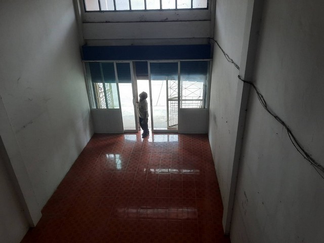 ขายด่วนๆ ตึกอาคารพาณิชย์ 2 ชั้นครึ่ง ตำบลท่าพี่เลี้ยง อำเภอเมืองจ.สุพรรณบุรีจังหวัดสุพรรณบุรี