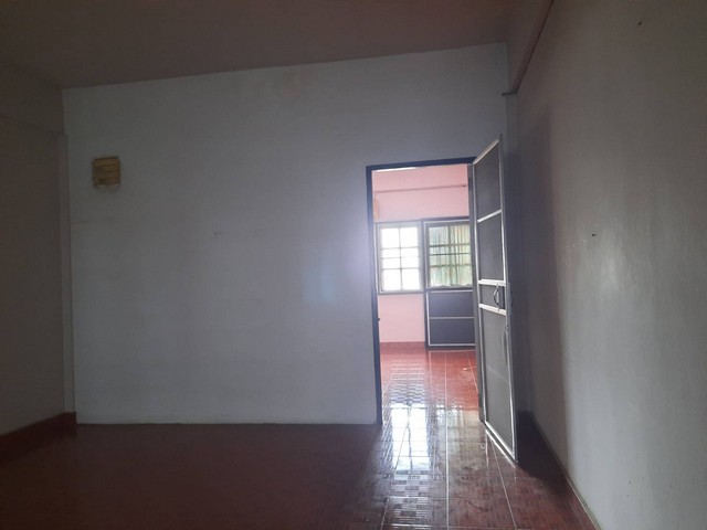 ขายด่วนๆ ตึกอาคารพาณิชย์ 2 ชั้นครึ่ง ตำบลท่าพี่เลี้ยง อำเภอเมืองจ.สุพรรณบุรีจังหวัดสุพรรณบุรี