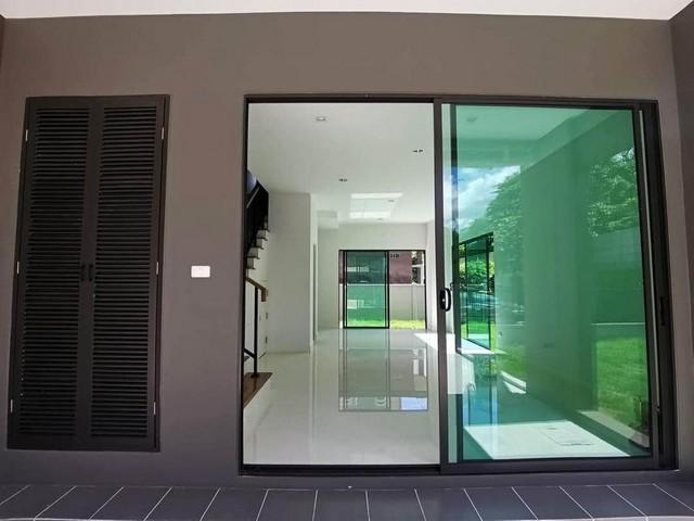 ให้เช่าทาวน์โฮม 3 ชั้นหลังมุม สไตล์ Penthouse โครงการบ้านกลางเมือง ลาดพร้าว-เสรีไทย ซอยเสรีไทย52 มีพื้นที่สวน ต่อเติมห้องครัวแล้ว