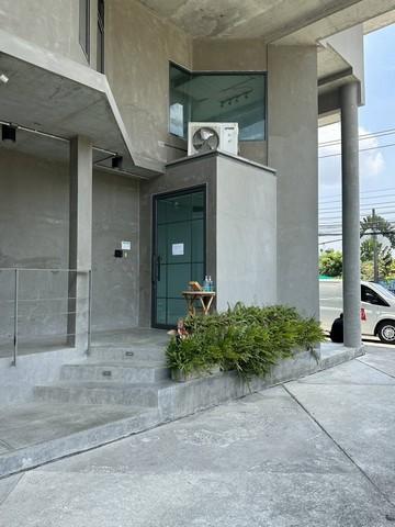 ให้เช่าอาคาร 4 ชั้น 151 ตรว. 1000 ตรม. พร้อมชั้นดาดฟ้า อ่อนนุช 39 ใกล้รถไฟฟ้าสายสีเหลือง สถานีศรีนุช