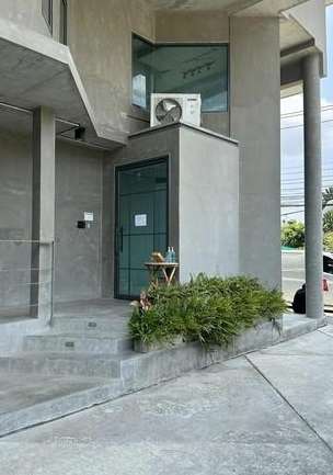 ให้เช่าอาคาร 4 ชั้น 151 ตรว. 1000 ตรม. พร้อมชั้นดาดฟ้า อ่อนนุช 39 ใกล้รถไฟฟ้าสายสีเหลือง สถานีศรีนุช