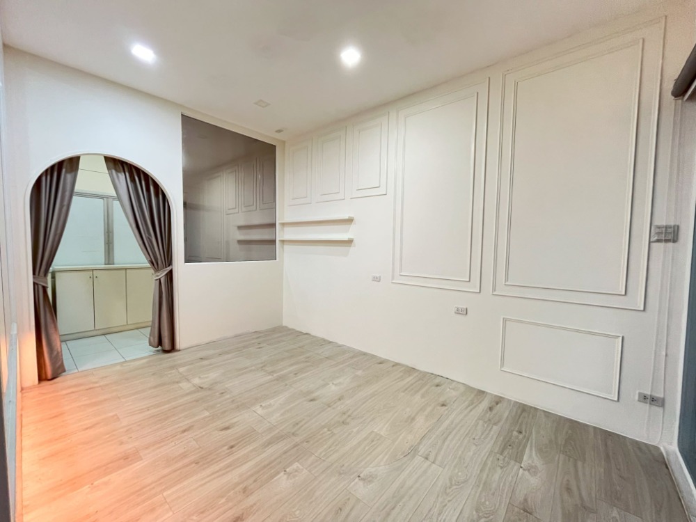 ให้เช่าพื้นที่ชั้น 1 ริมถนนพระรามที่ 2 ซอย 47 พื้นที่ใช้สอย 35 ตรม.  เหมาะเป็นร้านค้า ออฟฟิศ ร้านคาเฟ่ ร้านทำเล็บ ร้านทำผม 