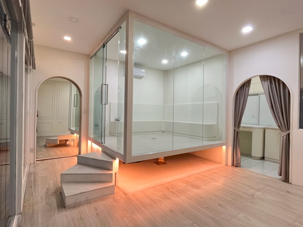 ให้เช่าพื้นที่ชั้น 1 ริมถนนพระรามที่ 2 ซอย 47 พื้นที่ใช้สอย 35 ตรม.  เหมาะเป็นร้านค้า ออฟฟิศ ร้านคาเฟ่ ร้านทำเล็บ ร้านทำผม 