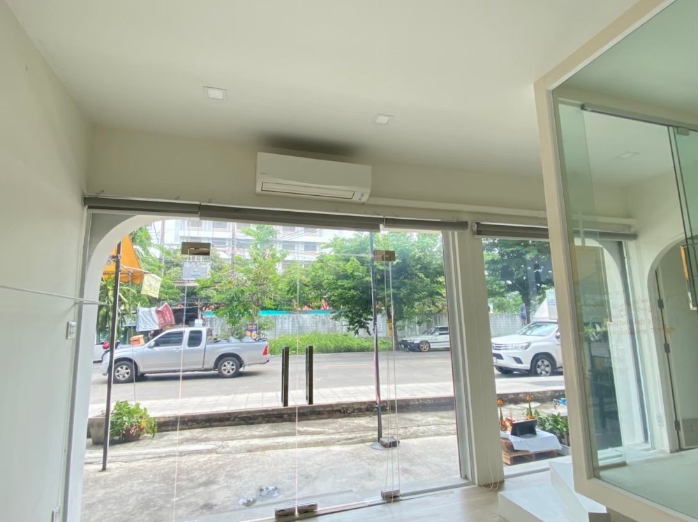 ให้เช่าพื้นที่ชั้น 1 ริมถนนพระรามที่ 2 ซอย 47 พื้นที่ใช้สอย 35 ตรม.  เหมาะเป็นร้านค้า ออฟฟิศ ร้านคาเฟ่ ร้านทำเล็บ ร้านทำผม 