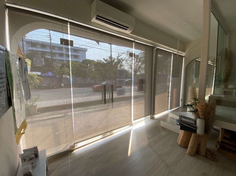 ให้เช่าพื้นที่ชั้น 1 ริมถนนพระรามที่ 2 ซอย 47 พื้นที่ใช้สอย 35 ตรม.  เหมาะเป็นร้านค้า ออฟฟิศ ร้านคาเฟ่ ร้านทำเล็บ ร้านทำผม 