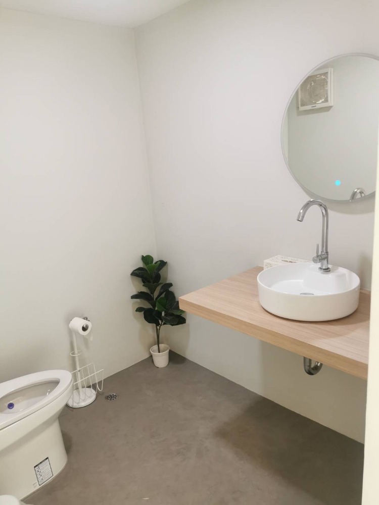 ให้เช่าพื้นที่ชั้น 1 ริมถนนพระรามที่ 2 ซอย 47 พื้นที่ใช้สอย 35 ตรม.  เหมาะเป็นร้านค้า ออฟฟิศ ร้านคาเฟ่ ร้านทำเล็บ ร้านทำผม 