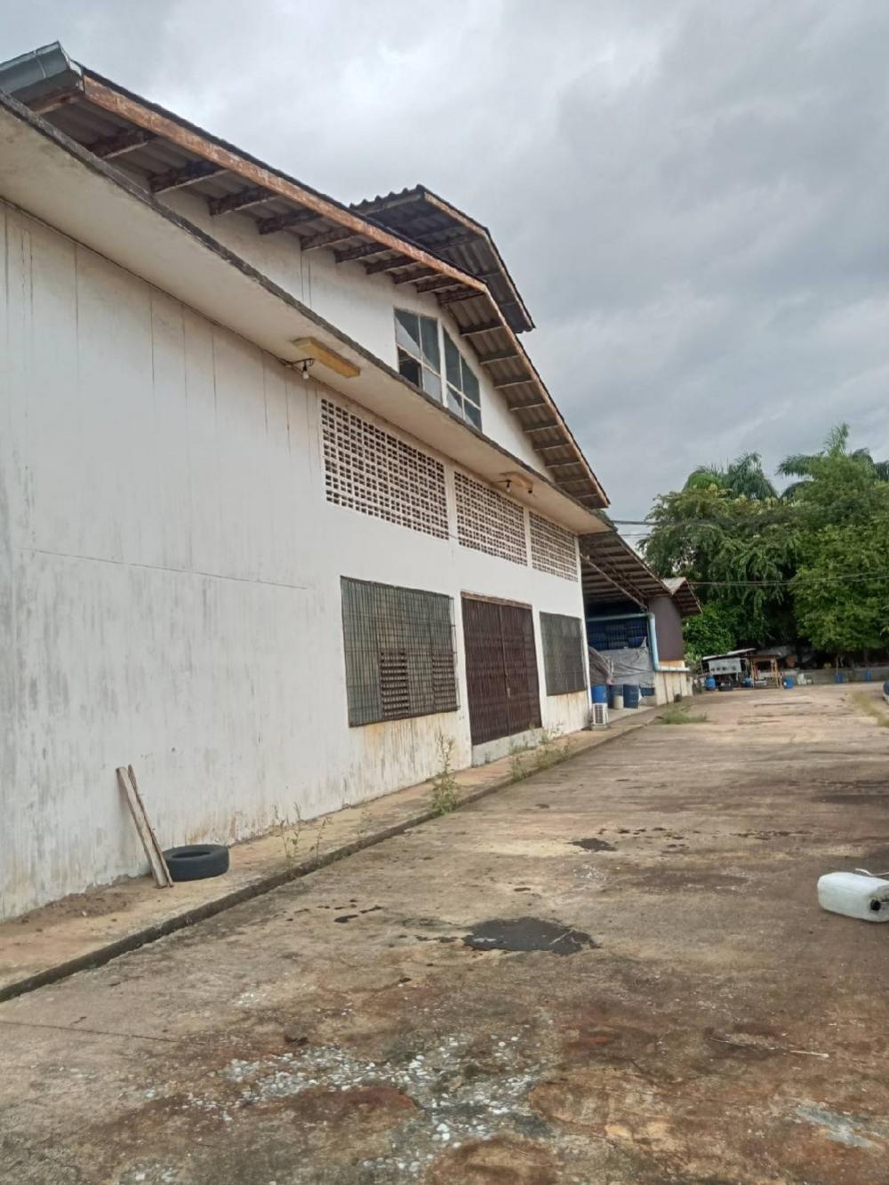 ให้เช่าโรงงานพร้อมใบ ร.ง.4 พื้นที่อาคาร 2,000 ตร.ม.  ถ.ปู่เจ้าสมิงพราย พื้นที่สีม่วง อำเภอพระประแดง สมุทรปราการ