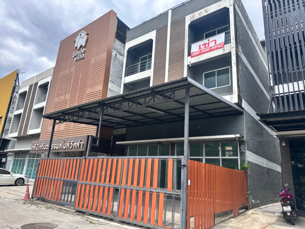 ให้เช่าอาคารพาณิชย์ 3 ชั้นครึ่ง 2 คูหา หน้ากว้าง 10 เมตร ลึก 14 เมตร ติดถนนพุทธมณฑลสาย 3 เขตทวีวัฒนา กทม