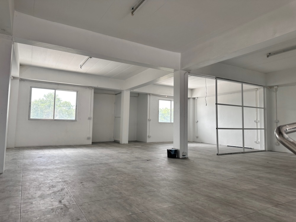 ให้เช่าอาคารพาณิชย์ 3 ชั้นครึ่ง 2 คูหา หน้ากว้าง 10 เมตร ลึก 14 เมตร ติดถนนพุทธมณฑลสาย 3 เขตทวีวัฒนา กทม