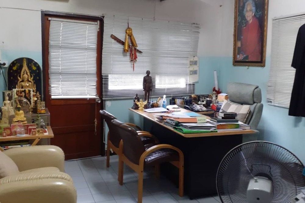 ให้เช่าอาคารพาณิชย์ 4 ชั้น 2 คูหา เนื้อที่ 22  ตารางวา  10 ห้องนอน 5 ห้องน้ำ ใกล้สถานี BTS ปากน้ำ ประมาณ 500 ม. 