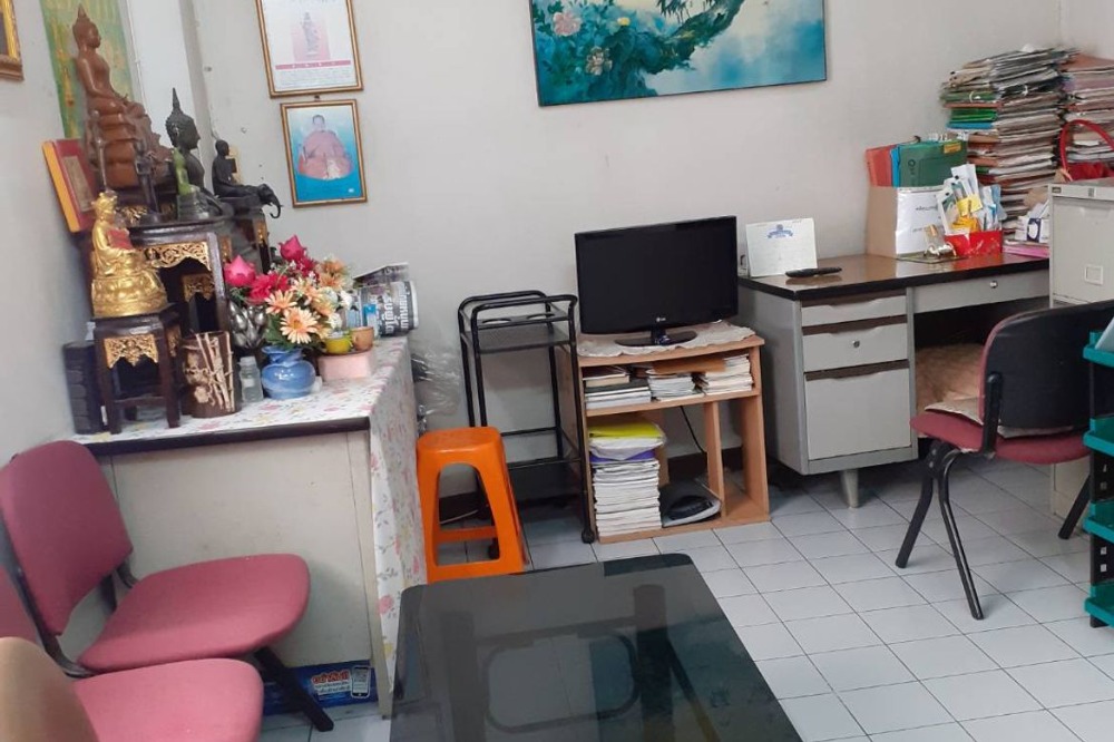 ให้เช่าอาคารพาณิชย์ 4 ชั้น 2 คูหา เนื้อที่ 22  ตารางวา  10 ห้องนอน 5 ห้องน้ำ ใกล้สถานี BTS ปากน้ำ ประมาณ 500 ม. 