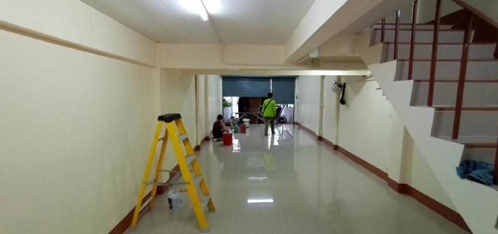 ให้เช่าตึกแถว4 ชั้น +ชั้นลอย เนื้อที่ 20 ตร.ว. 3 ห้อง 3 ห้องน้ำ  ริมถนนติวานนท์-ปทุมธานีตรงข้ามโรงเรียน พระหฤทัยนนทุบ