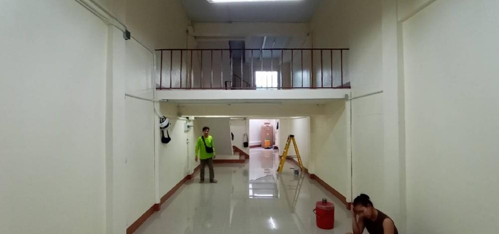 ให้เช่าตึกแถว4 ชั้น +ชั้นลอย เนื้อที่ 20 ตร.ว. 3 ห้อง 3 ห้องน้ำ  ริมถนนติวานนท์-ปทุมธานีตรงข้ามโรงเรียน พระหฤทัยนนทุบ