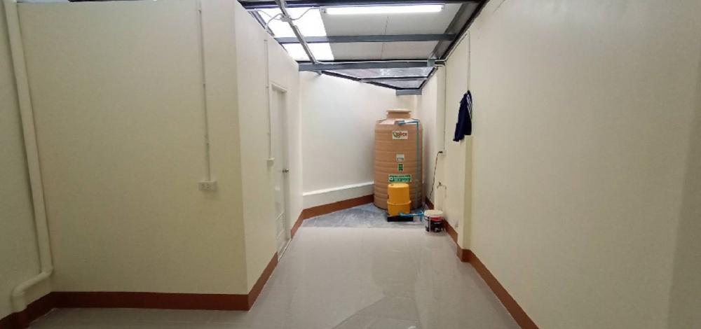 ให้เช่าตึกแถว4 ชั้น +ชั้นลอย เนื้อที่ 20 ตร.ว. 3 ห้อง 3 ห้องน้ำ  ริมถนนติวานนท์-ปทุมธานีตรงข้ามโรงเรียน พระหฤทัยนนทุบ