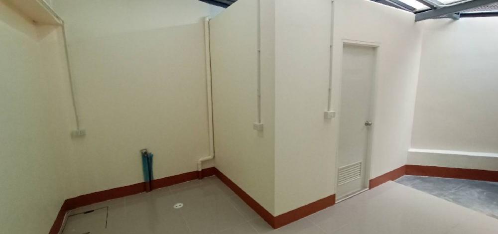 ให้เช่าตึกแถว4 ชั้น +ชั้นลอย เนื้อที่ 20 ตร.ว. 3 ห้อง 3 ห้องน้ำ  ริมถนนติวานนท์-ปทุมธานีตรงข้ามโรงเรียน พระหฤทัยนนทุบ