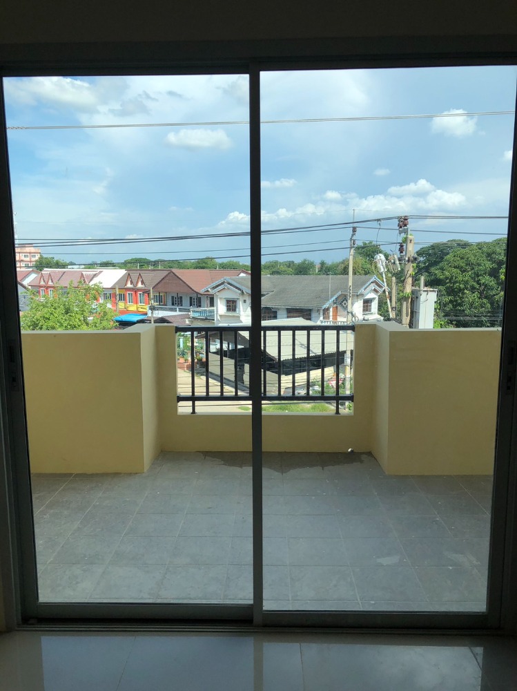 ให้เช่าอาคารพาณิชย์ 3.5 ชั้น เนื้อที่ 17.20 ตร.ว. 1 ห้อง  4 ห้องน้ำ ติดถนนใหญ่ ไทรน้อย-วัดต้นเชือก 