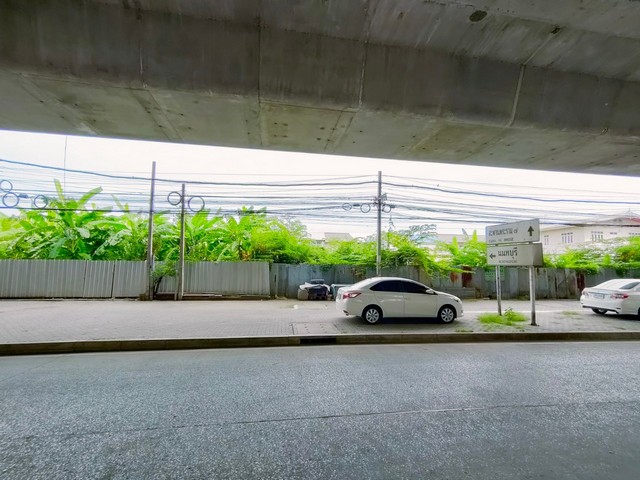 ขายที่ดินเปล่าติดถนนใหญ่ใต้สะพานพระราม 5 เนื้อที่ 226.4 ตร วา. ถนนนครอินทร์ ผังสีแดง ที่ถมแล้ว ที่ดินนนทบุรีราคาถูก