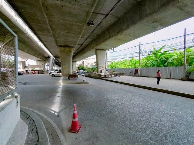 ขายที่ดินเปล่าติดถนนใหญ่ใต้สะพานพระราม 5 เนื้อที่ 226.4 ตร วา. ถนนนครอินทร์ ผังสีแดง ที่ถมแล้ว ที่ดินนนทบุรีราคาถูก