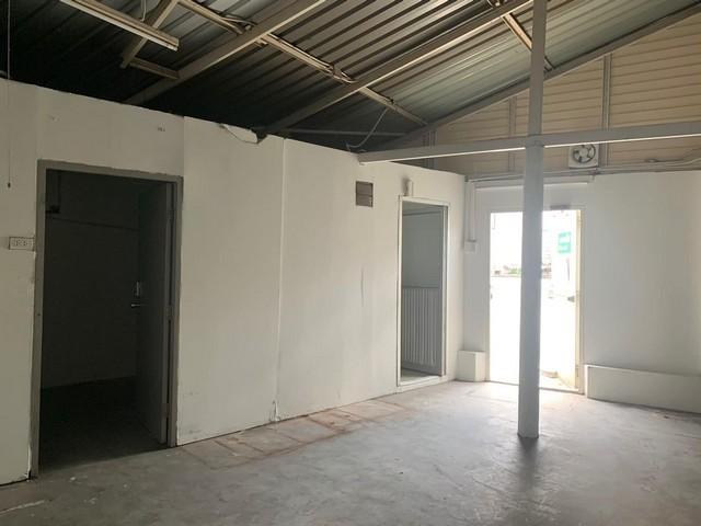  ให้เช่าโกดัง เนื้อที่ 270 ตารางเมตร ถนนบางแวก เหมาะทำโกดังเก็บของ