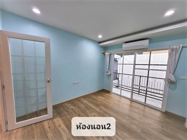 ขายทาวน์โฮม 2 ชั้น ย่าน ลาดพร้าววังหิน82 รีโนเวทแล้ว เดินทางเข้าออกได้หลายทาง ซอยไม่ตัน จะไปออก ซอย พหลโยธิน 32 ใกล้รถไฟฟ้า BTS เสนานิคม